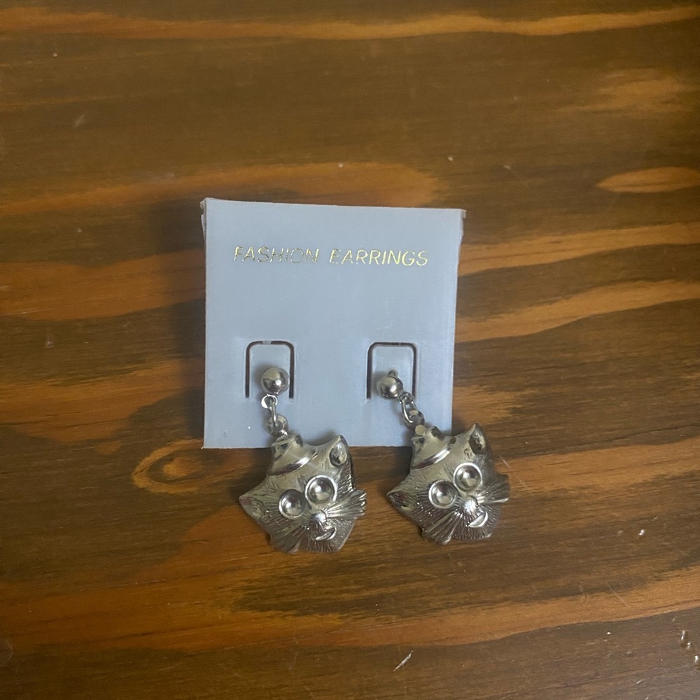 NWT funny cat earrings